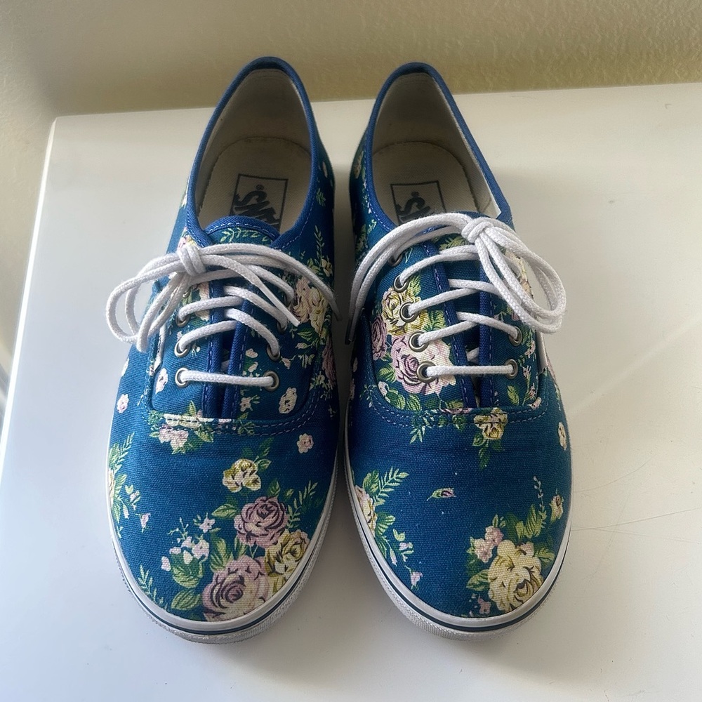 Vans Authentic Lo Pro Blue/True White Floral Shoes Women’s Size 7.5